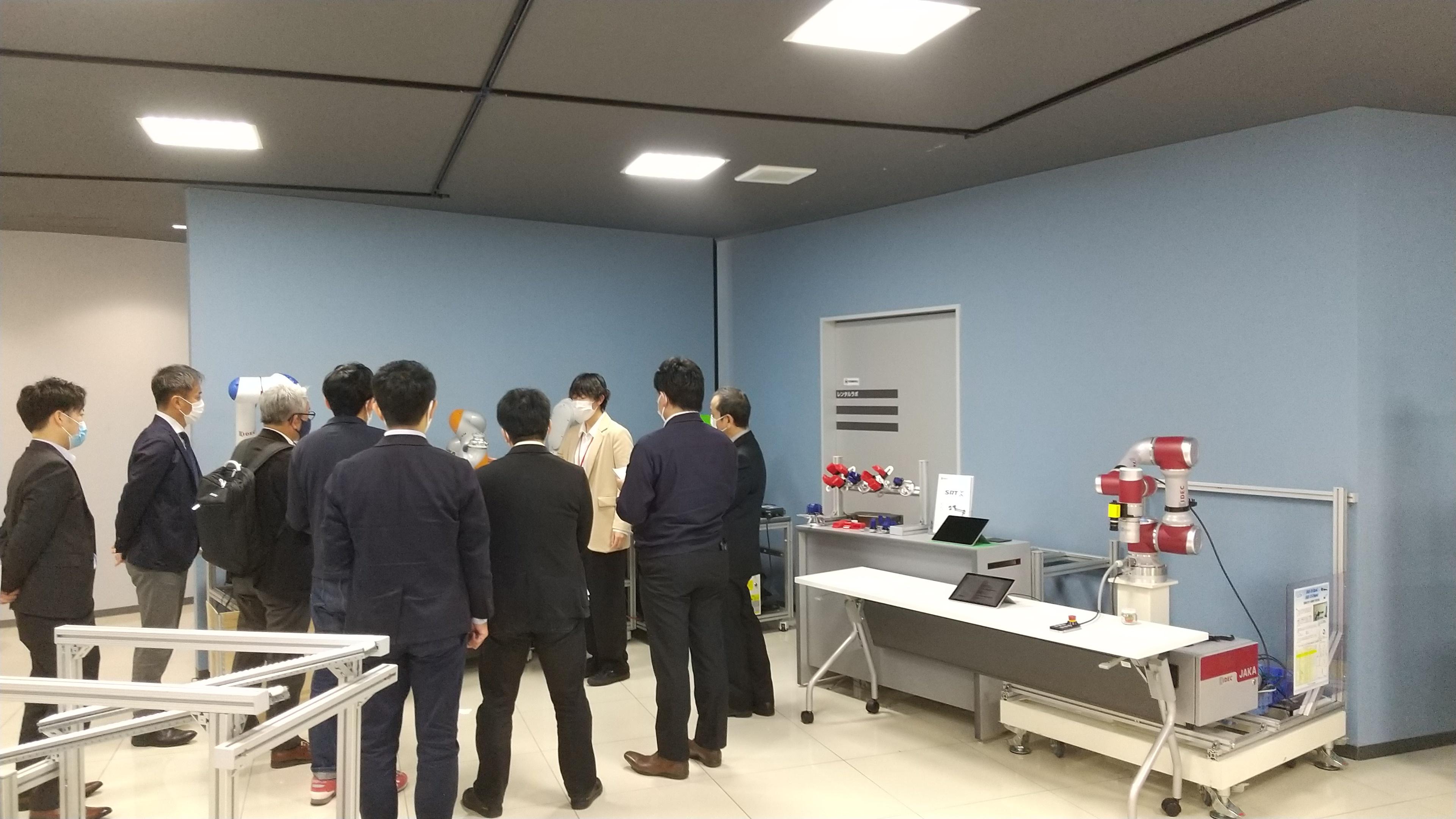 愛知県産業用ロボット導入支援研修会を当社テクニカルセンターで実施いたしました。